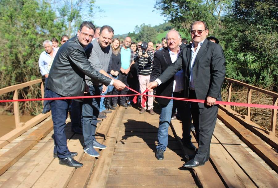 Você está visualizando atualmente Nova Ponte sobre o Rio Ligeiro é inaugurada em Floriano Peixoto