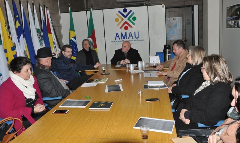 Você está visualizando atualmente Prefeitos se reúnem para tratar sobre os pequenos hospitais e o CIRAU