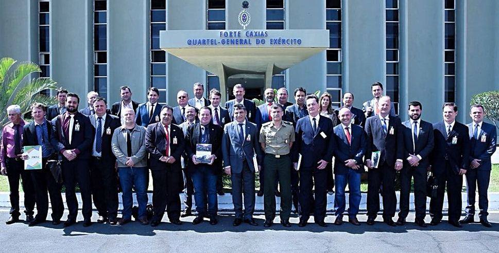 Você está visualizando atualmente Prefeitos da AMAU e AMPLA em audiência no Quartel General do Exército em Brasília