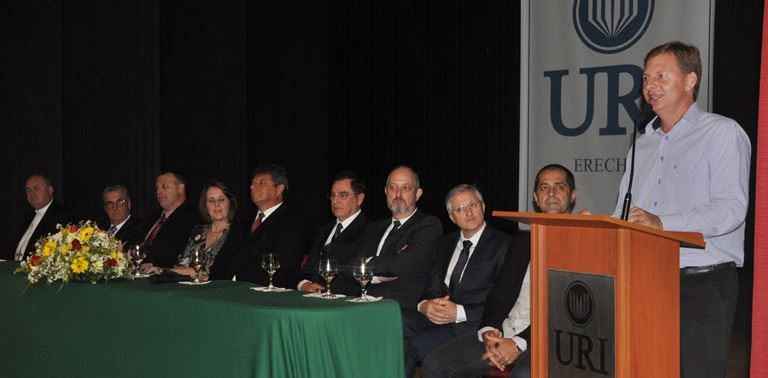 Leia mais sobre o artigo Presidente da AMAU prestigia aula inaugural do Curso de Medicina