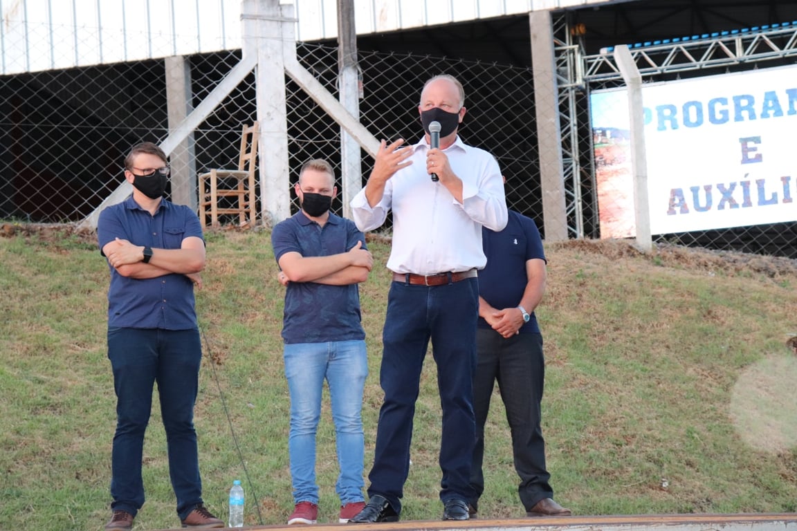 Você está visualizando atualmente PRESIDENTE DA AMAU PARTICIPA DE INAUGURAÇÃO DO ASFALTO EM PONTE PRETA