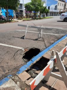 Leia mais sobre o artigo SECRETÁRIO DE OBRAS FAZ LEVANTAMENTO DE LOCAIS AFETADOS PELO VOLUME EXCESSIVO DE CHUVA NOS ÚLTIMOS DIAS