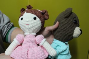 Leia mais sobre o artigo PROJETOS QUE VÃO ALÉM DO AMBIENTE ESCOLAR, EMEF DOM PEDRO II TRABALHA TÉCNICA DE ‘AMIGURUMI’ COM AS MÃES DOS ESTUDANTE