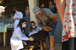 Leia mais sobre o artigo EVENTO PIONEIRO DE VACINAÇÃO ANTIRRÁBICA É REALIZADO EM ERVAL GRANDE