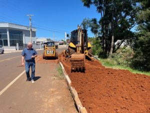 Leia mais sobre o artigo SECRETARIA DE PLANEJAMENTO EXECUTA NOVO PASSEIO PÚBLICO NA RUA FIORAVANTE TAGLIARI