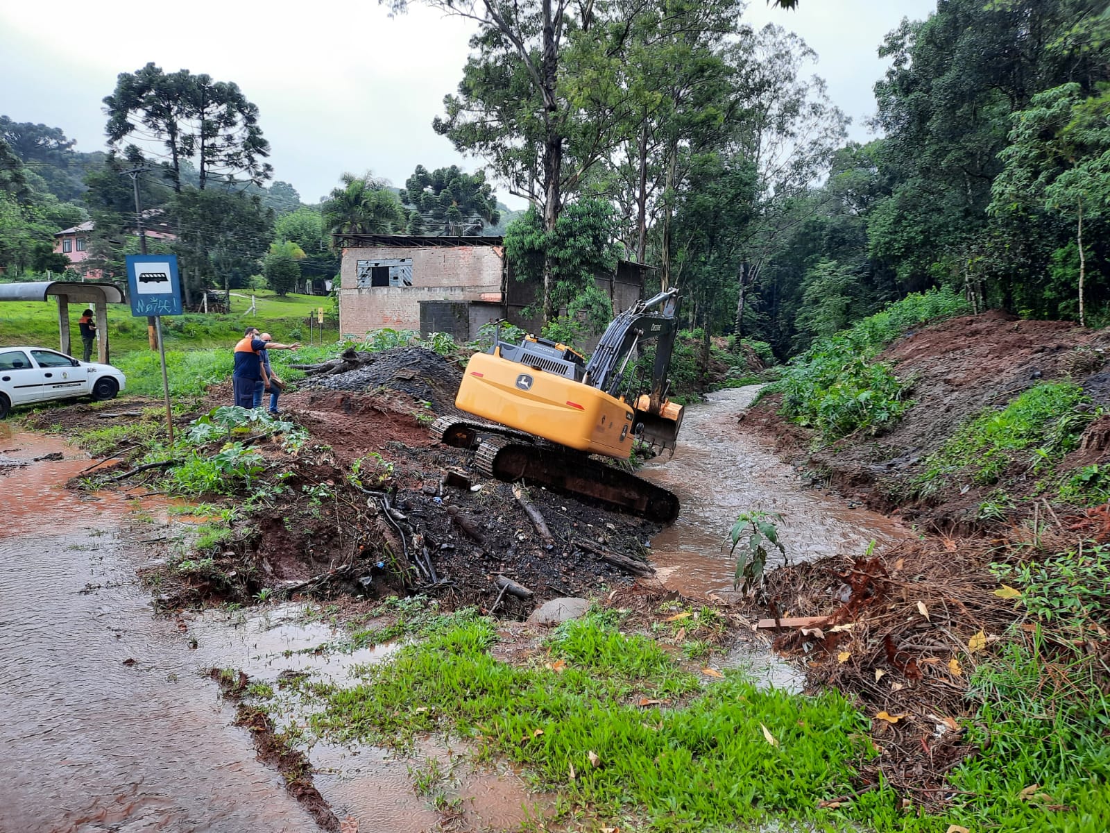 Você está visualizando atualmente LIXO É A PRINCIPAL CAUSA DE ALAGAMENTOS NA ÁREA URBANA