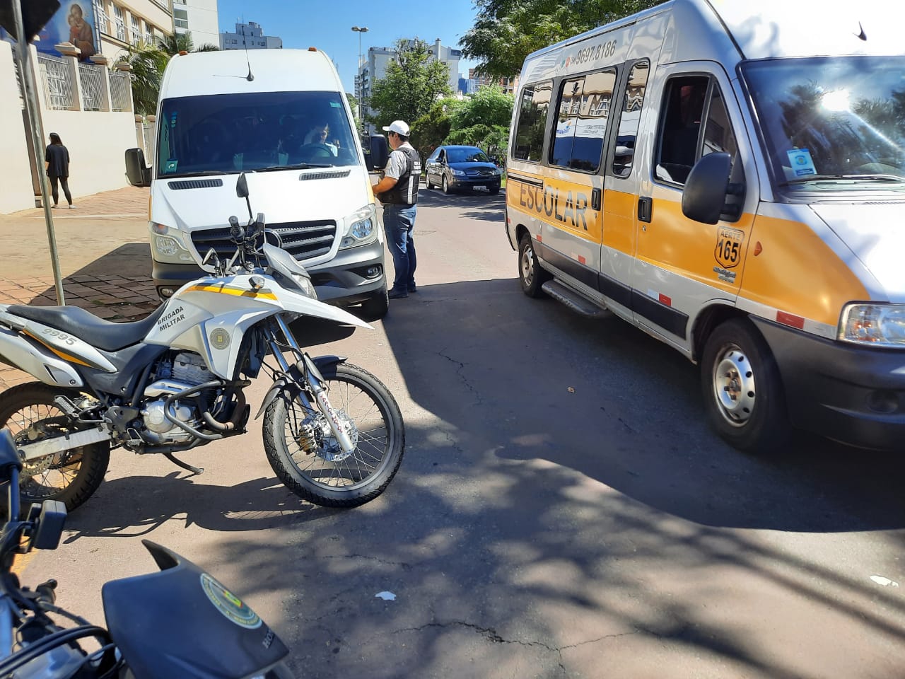 Você está visualizando atualmente INICIA CAMPANHA EM FRENTE ÀS ESCOLAS POR UM TRÂNSITO MAIS SEGURO E ORGANIZADO