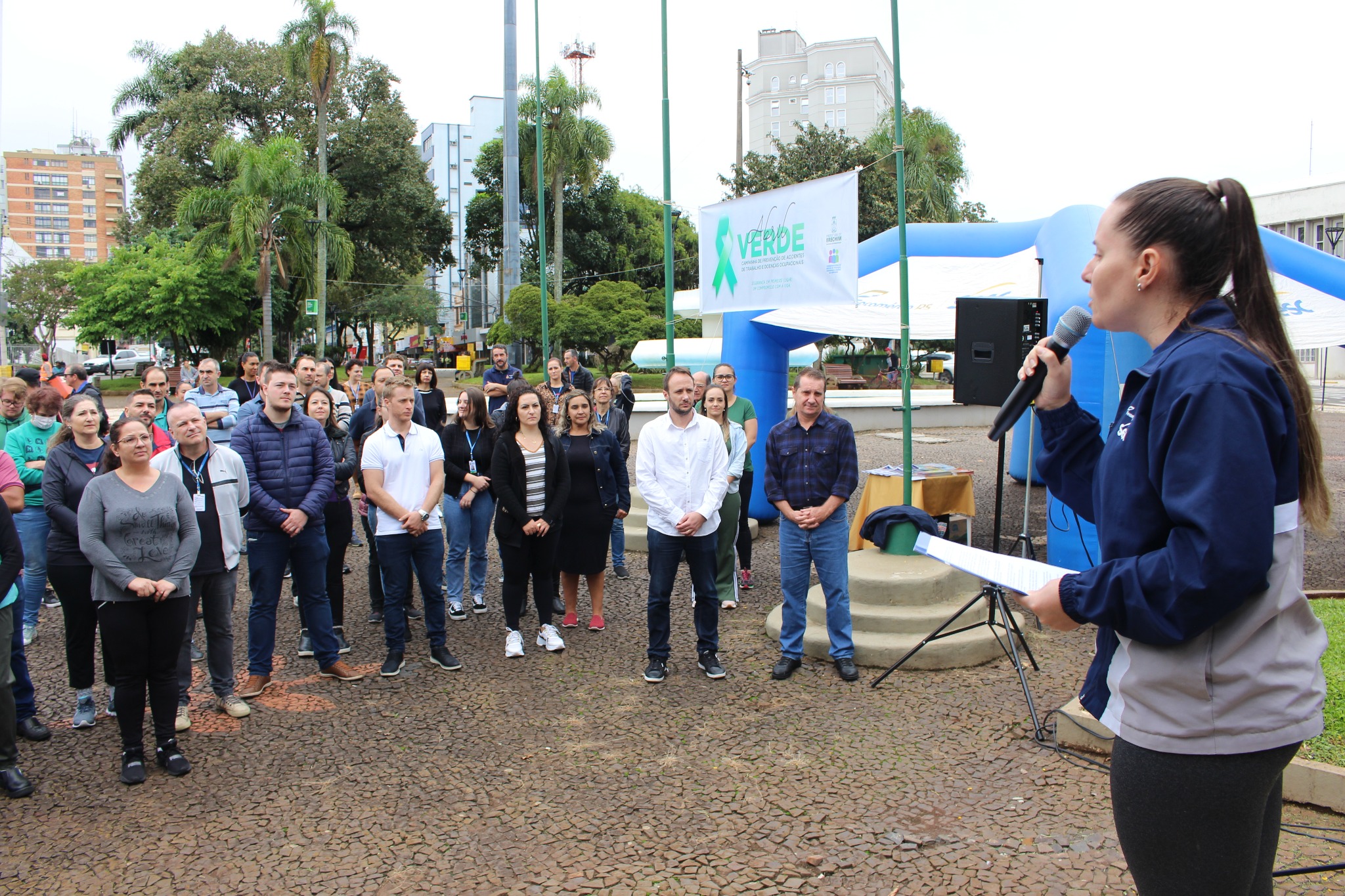 Você está visualizando atualmente GINÁSTICA LABORAL NA PRAÇA INTEGRA A PROGRAMAÇÃO DO ABRIL VERDE