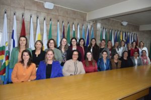 Leia mais sobre o artigo Colegiado de primeiras-damas da AMAU elege diretoria gestão 2022