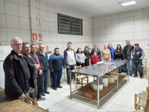 Leia mais sobre o artigo SETOR MEU BAIRRO MELHOR AUXILIA COMUNIDADE DO PARQUE LÍVIA A RETOMAR FEIRA DO PRODUTOR