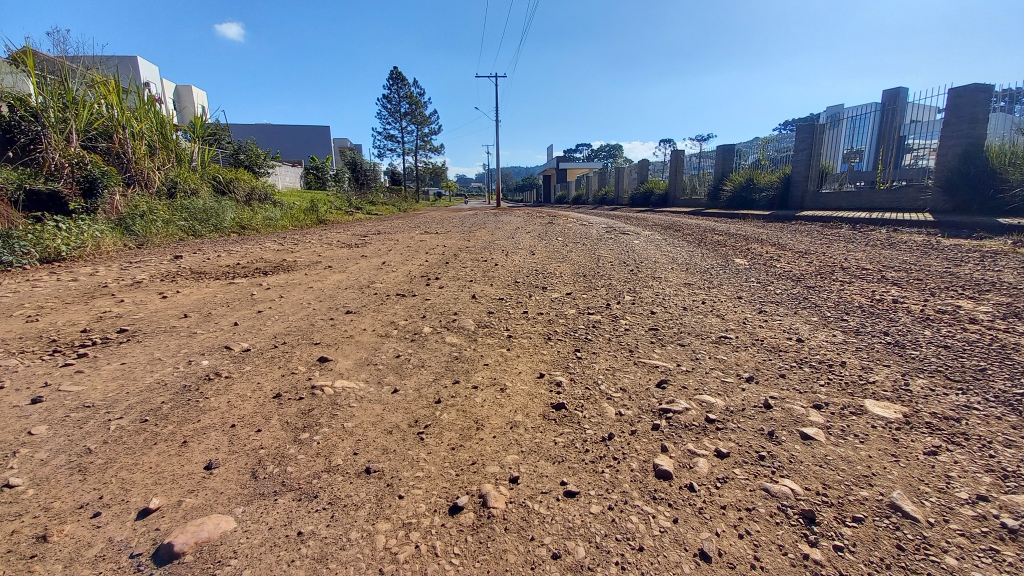 Você está visualizando atualmente PREFEITO ASSINA CONTRATO DE ASFALTAMENTO DA AVENIDA TIRADENTES