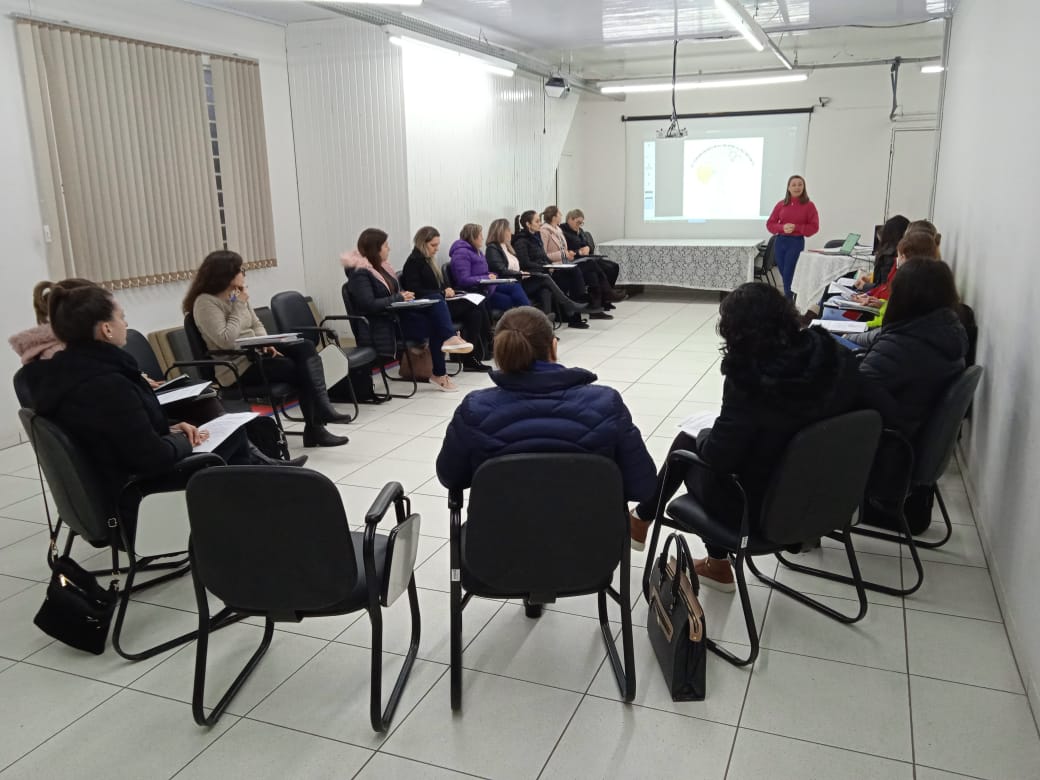 Você está visualizando atualmente COORDENADORAS DA EDUCAÇÃO INFANTIL DAS ESCOLAS MUNICIPAIS ORGANIZAM FÓRUM MUNICIPAL