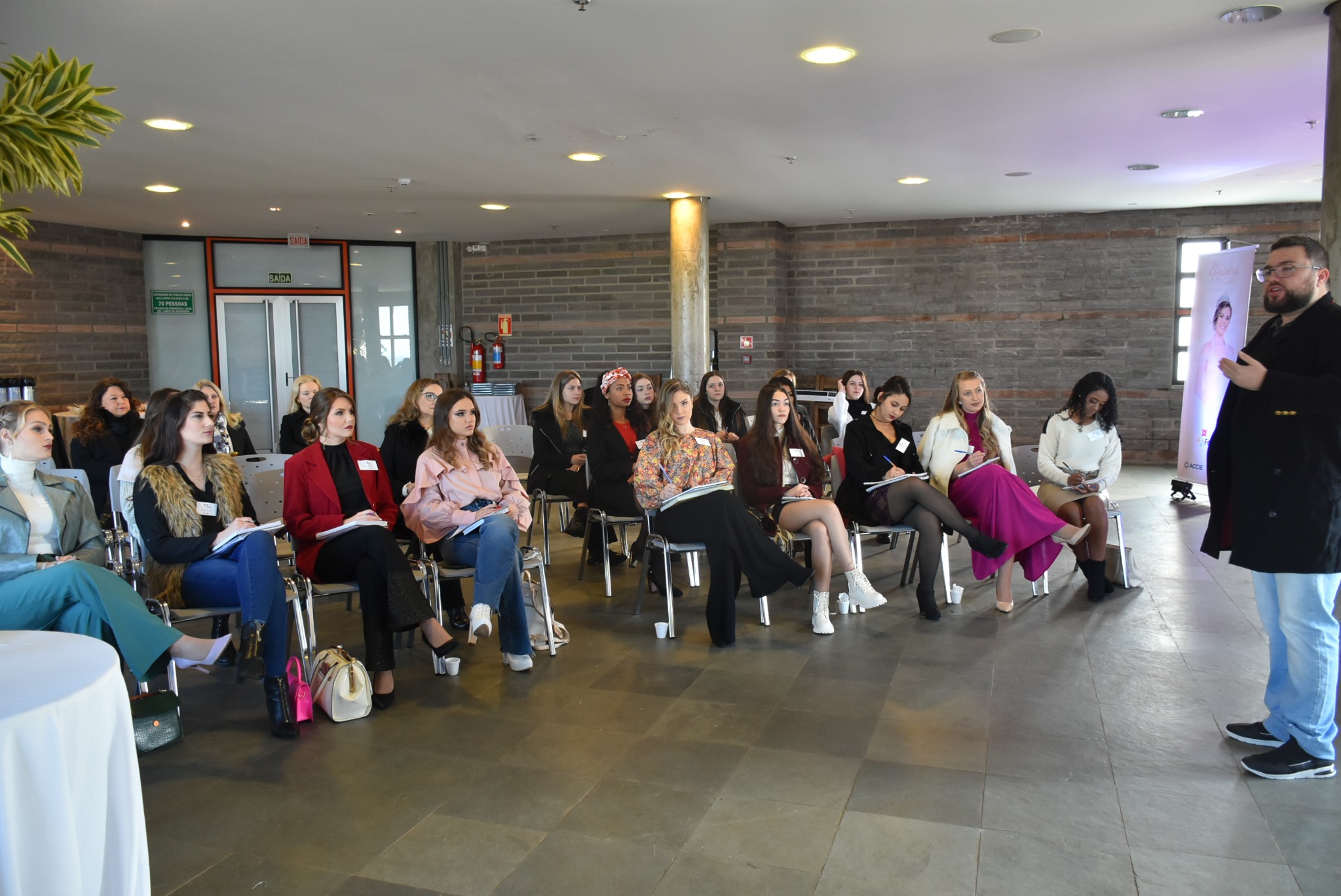 Você está visualizando atualmente CANDIDATAS À RAINHA DA FRINAPE 2022 PARTICIPAM DE PALESTRA SOBRE CONHECIMENTOS GERAIS E HISTÓRIA REGIONAL