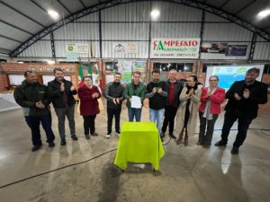 Leia mais sobre o artigo VALORIZANDO O AGRICULTOR E PRESERVANDO O MEIO AMBIENTE – SANCIONADA LEI DE CONSERVAÇÃO E PAGAMENTO POR SERVIÇOS AMBIENTAIS