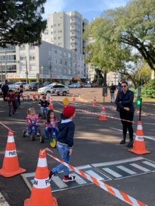 Leia mais sobre o artigo ALUNOS DA URI PARTICIPAM DA ESCOLINHA DE TRÂNSITO