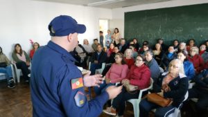 Leia mais sobre o artigo BOMBEIROS REALIZAM ATIVIDADE DE PREVENÇÃO COM IDOSOS NO CRAS NO PRESIDENTE VARGAS