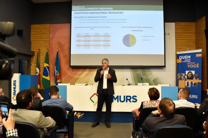 No momento, você está visualizando EVENTO NA FAMURS APRESENTA NOVOS AJUSTES NA POLÍTICA HABITACIONAL DO PAÍS