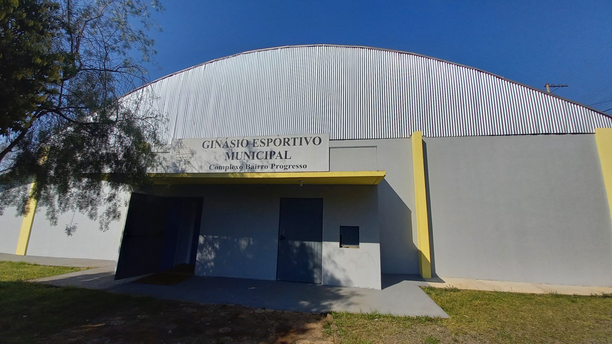 Leia mais sobre o artigo GINÁSIO DO BAIRRO PROGRESSO SERÁ REINAUGURADO NESTA QUINTA (4)
