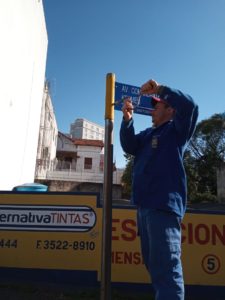 Leia mais sobre o artigo PREFEITURA VAI TROCAR 1600 PLACAS DE RUAS