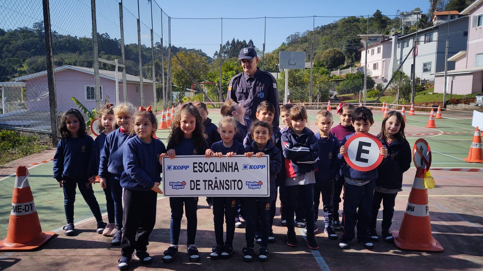 Você está visualizando atualmente TRÂNSITO É FORMADO POR PEDESTRES E MOTORISTAS