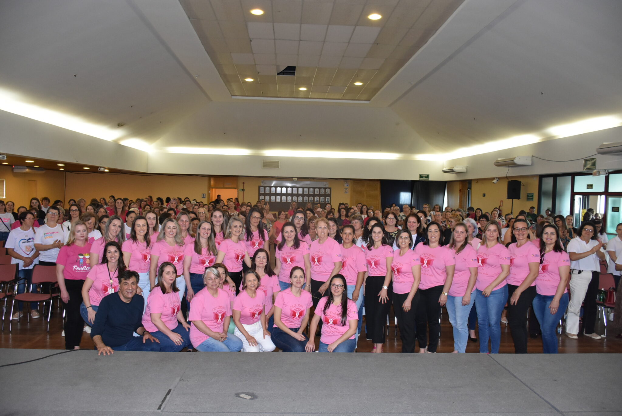Você está visualizando atualmente Mais de 300 mulheres participam do Outubro Rosa – Prevenção à vida! promovido pelo Colegiado de Primeiras-damas da AMAU