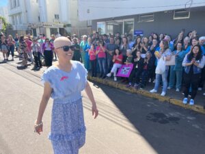 Leia mais sobre o artigo HOSPITAL SANTA TEREZINHA PROMOVE DESFILE MARIA HELENA PARA FORTALECER AUTOESTIMA DE PACIENTES ONCOLÓGICOS