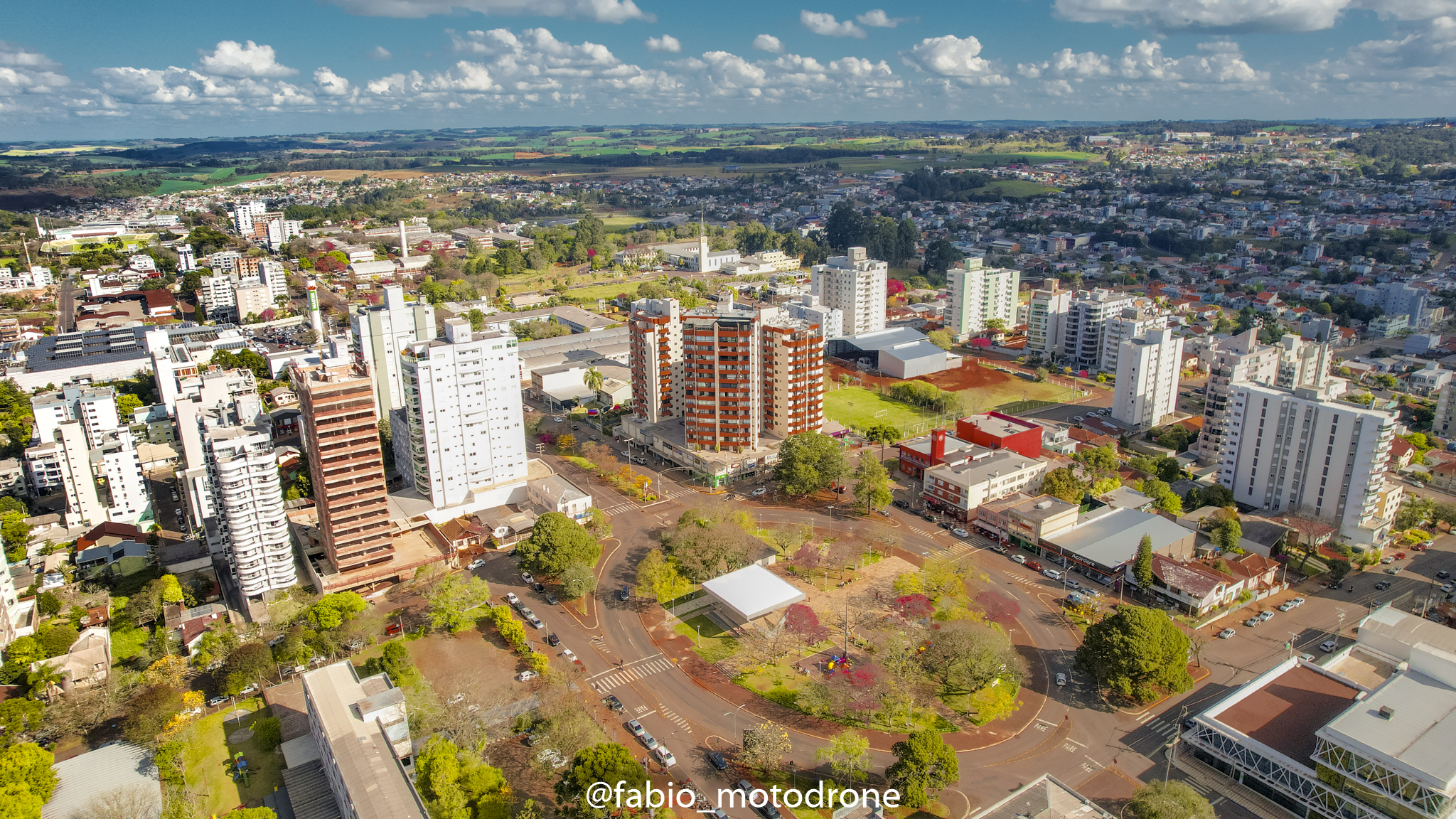 Você está visualizando atualmente QUASE 1600 NOVOS POSTOS DE TRABALHO EM 10 MESES