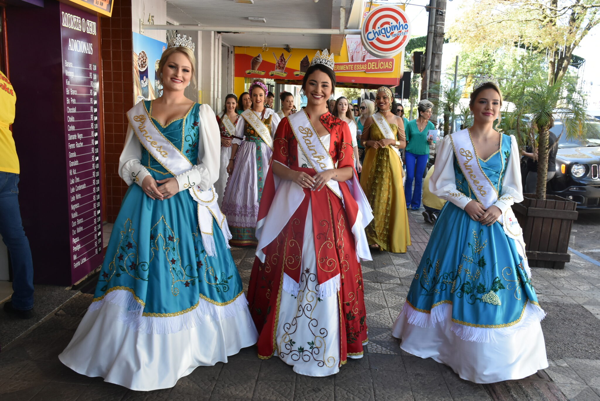 Você está visualizando atualmente CORTE DA FRINAPE 2022 CONVIDA A COMUNIDADE PARA PARTICIPAR DA FEIRA QUE INICIA NESTA QUINTA-FEIRA