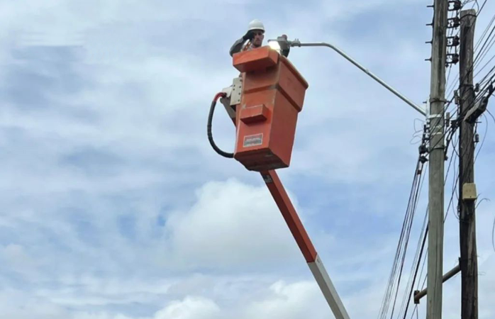 Você está visualizando atualmente NOVAS LÂMPADAS DE LED JÁ ESTÃO SENDO INSTALADAS NO BAIRRO SÃO VICENTE DE PAULO