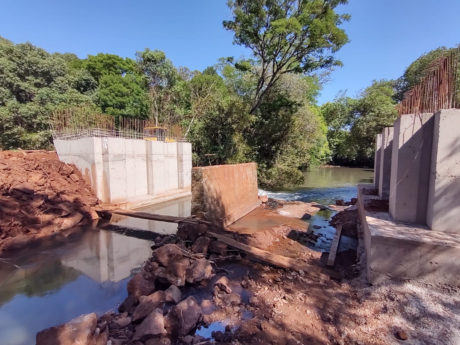 Leia mais sobre o artigo Andamento das obras de construção das pontes em Paulo Bento