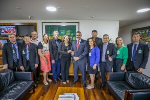 Leia mais sobre o artigo Ministro Paulo Pimenta recebe prefeitos do Alto Uruguai