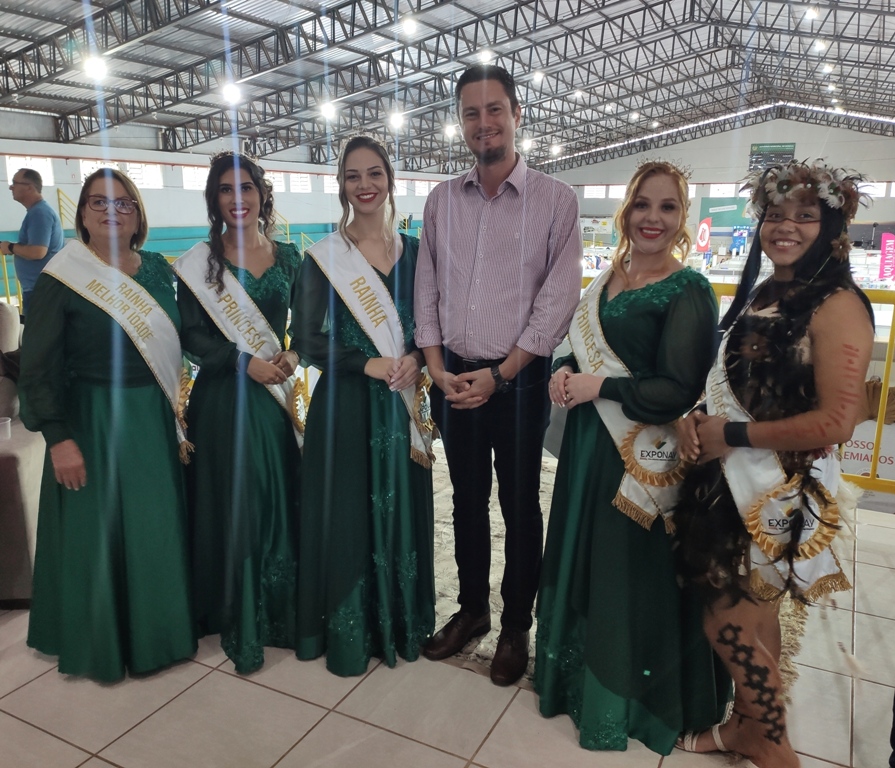 Você está visualizando atualmente Presidente da Amau presente na abertura oficial da Exponay