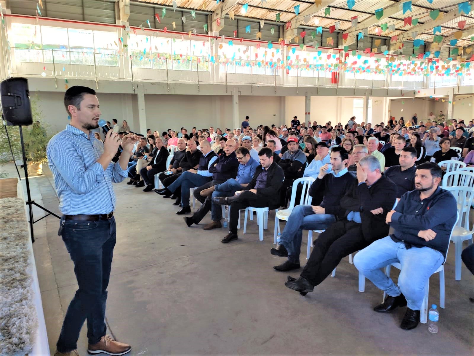 Você está visualizando atualmente Presença maciça dos 32 municípios da AMAU, em mobilização pelo asfaltamento da ERS 126