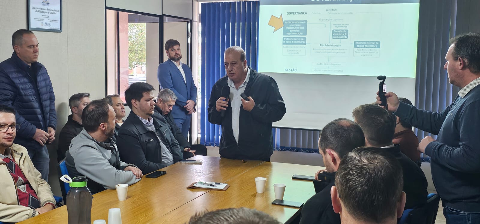 No momento, você está visualizando Ministro do TCU palestra para prefeitos da AMAU