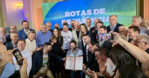 Leia mais sobre o artigo AMAU celebra avanços no asfaltamento regional e reforça união dos municípios na busca por desenvolvimento