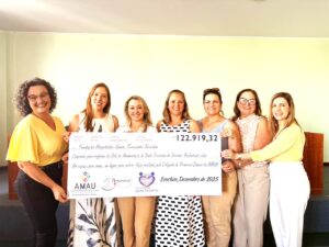 Leia mais sobre o artigo Primeiras-damas da AMAU repassam recursos para o Santa Terezinha