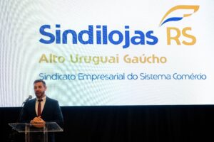 Leia mais sobre o artigo Presidente da AMAU destaca união regional e desafios do comércio durante posse do Sindilojas