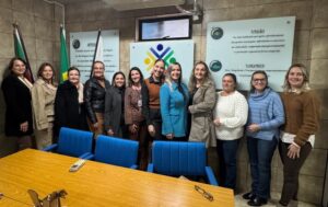Leia mais sobre o artigo Conscientização social, cultura e solidariedade marcam reunião do colegiado das primeiras-damas da AMAU